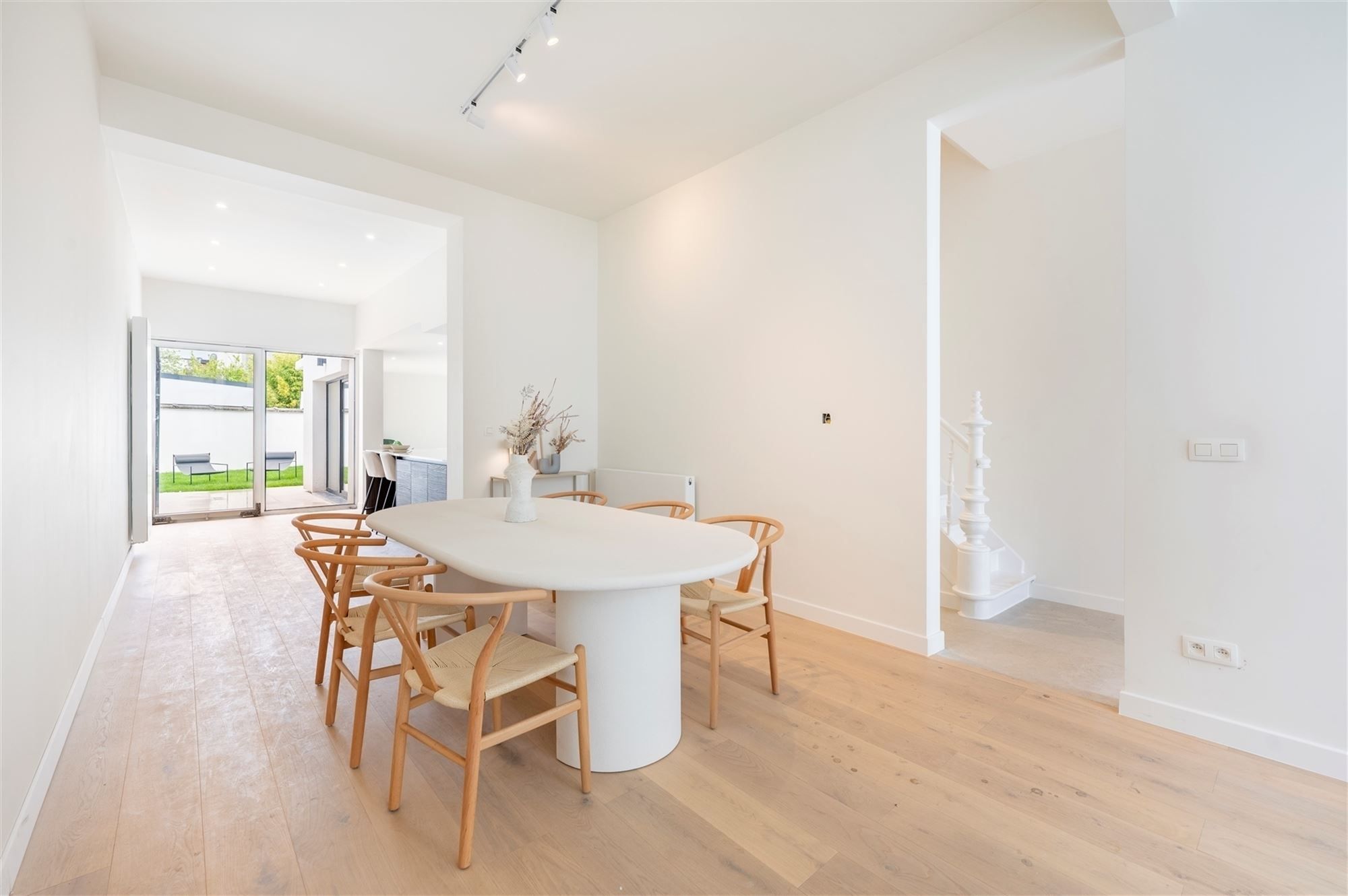 Ruime gerenoveerde woning met tuin foto {{pictureIndex}}