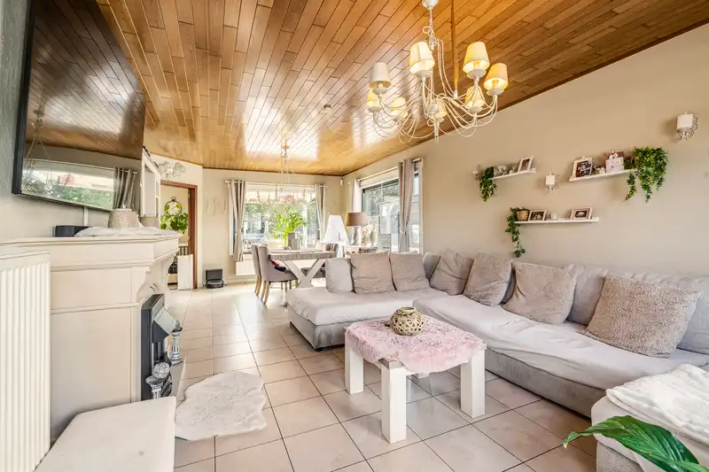 Halfopen bebouwing op een prachtig perceel van 1.113m² foto 3