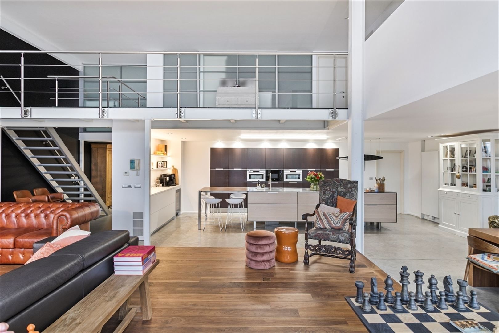 Ruime goed onderhouden loft van 235 m2 foto 13