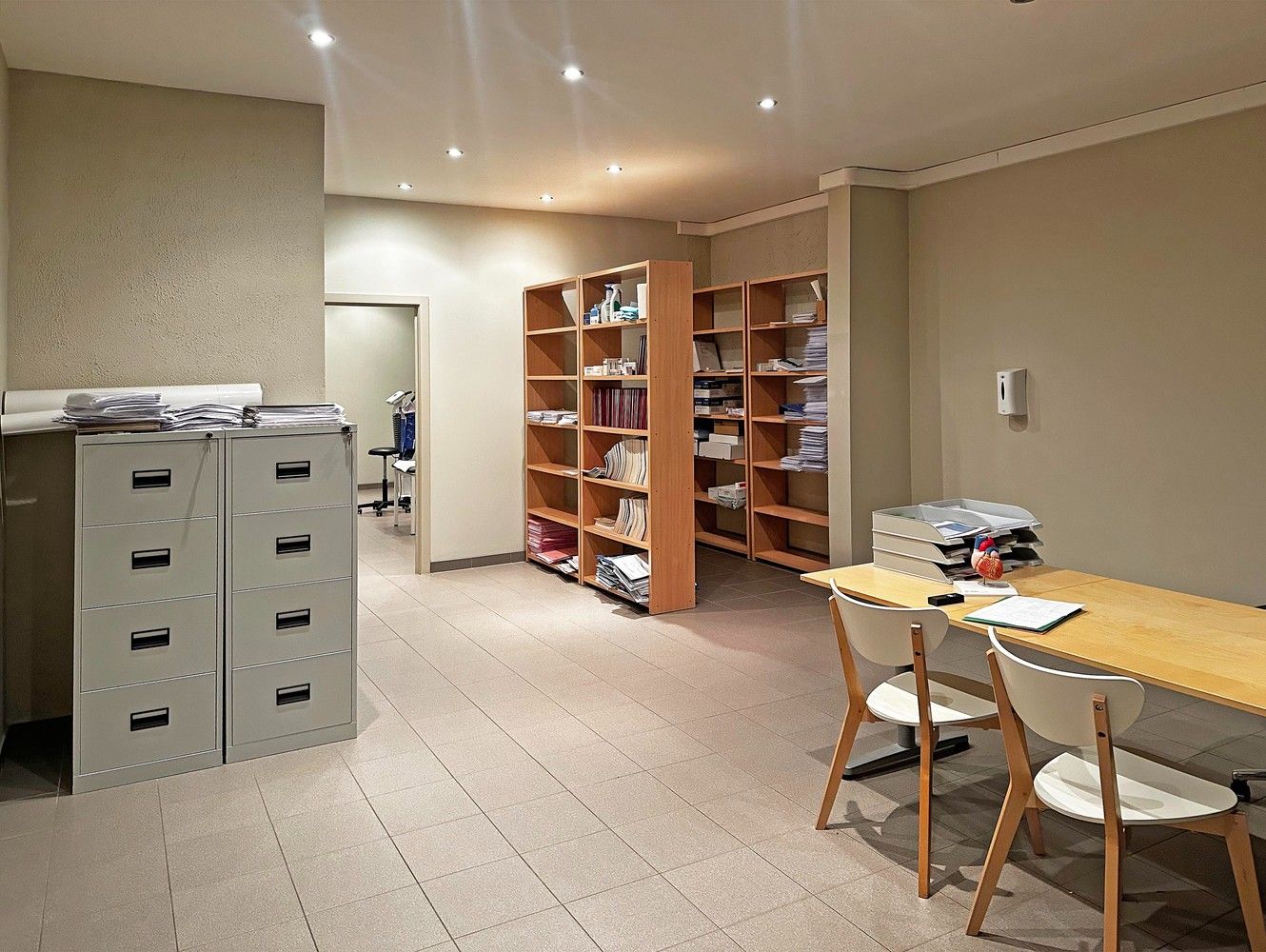 Opbrengsteigendom (praktijk + 2 appartementen) in Wijnegem centrum te koop! foto 40