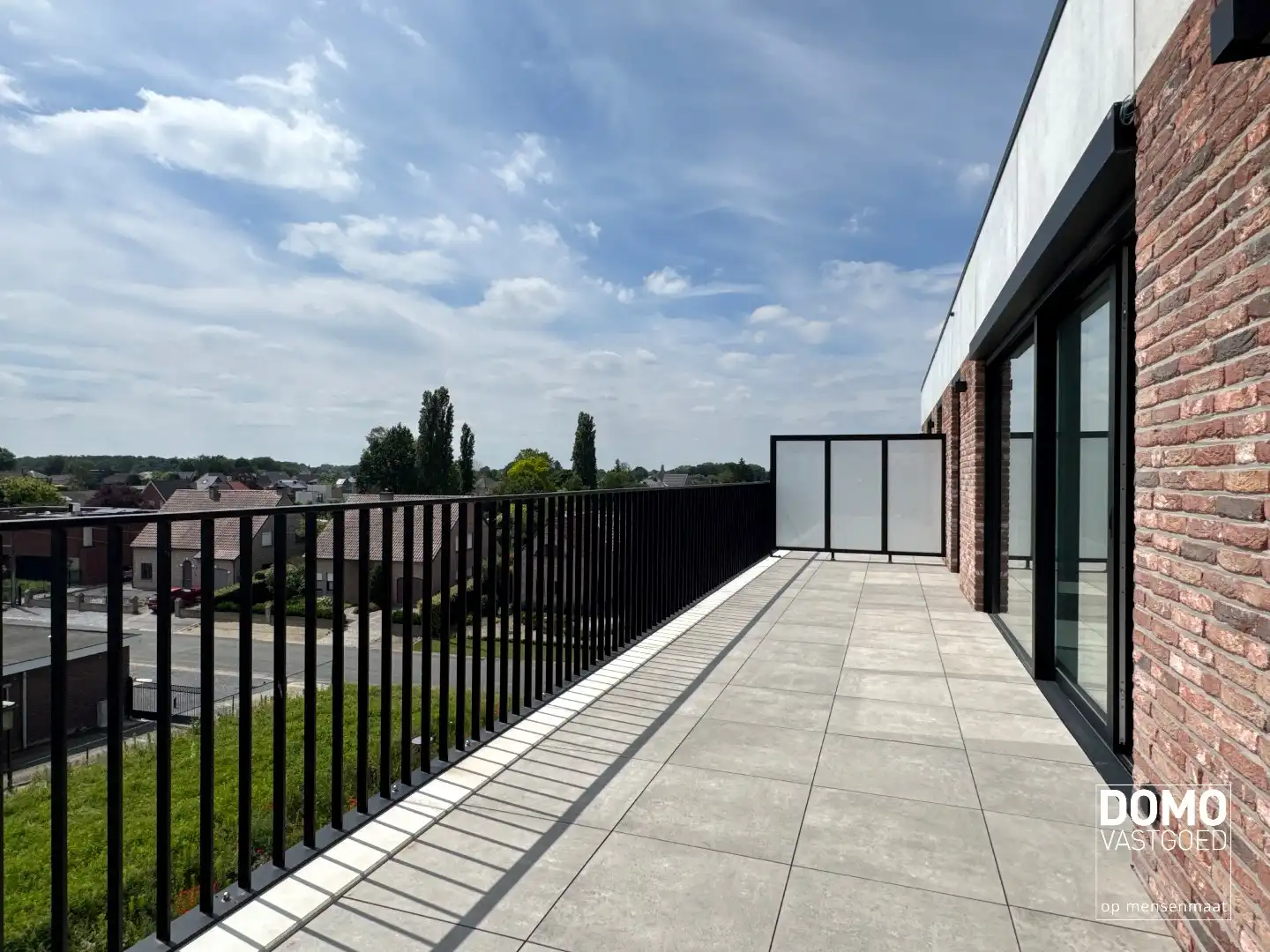 PENTHOUSE MET 2 SLAAPKAMERS, RUIM TERRAS EN AUTOSTANDPLAATS TE KERMT foto 10