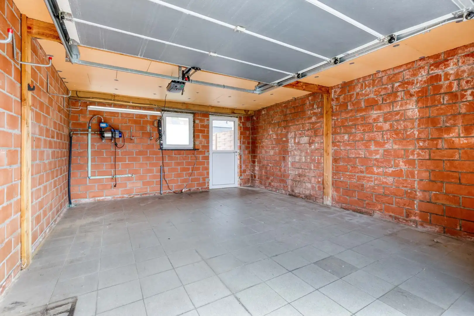Gezellige rijwoning met grote garage, westgerichte tuin en unieke ligging in Lauwe! foto 22