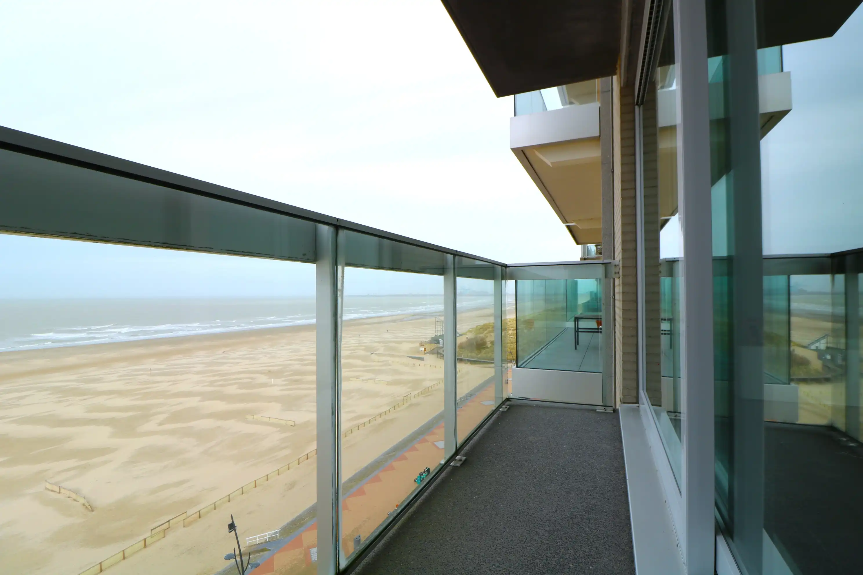 Recent en ruim appartement (94m²) met 3 slaapkamers en fenomenaal zeezicht. foto 13