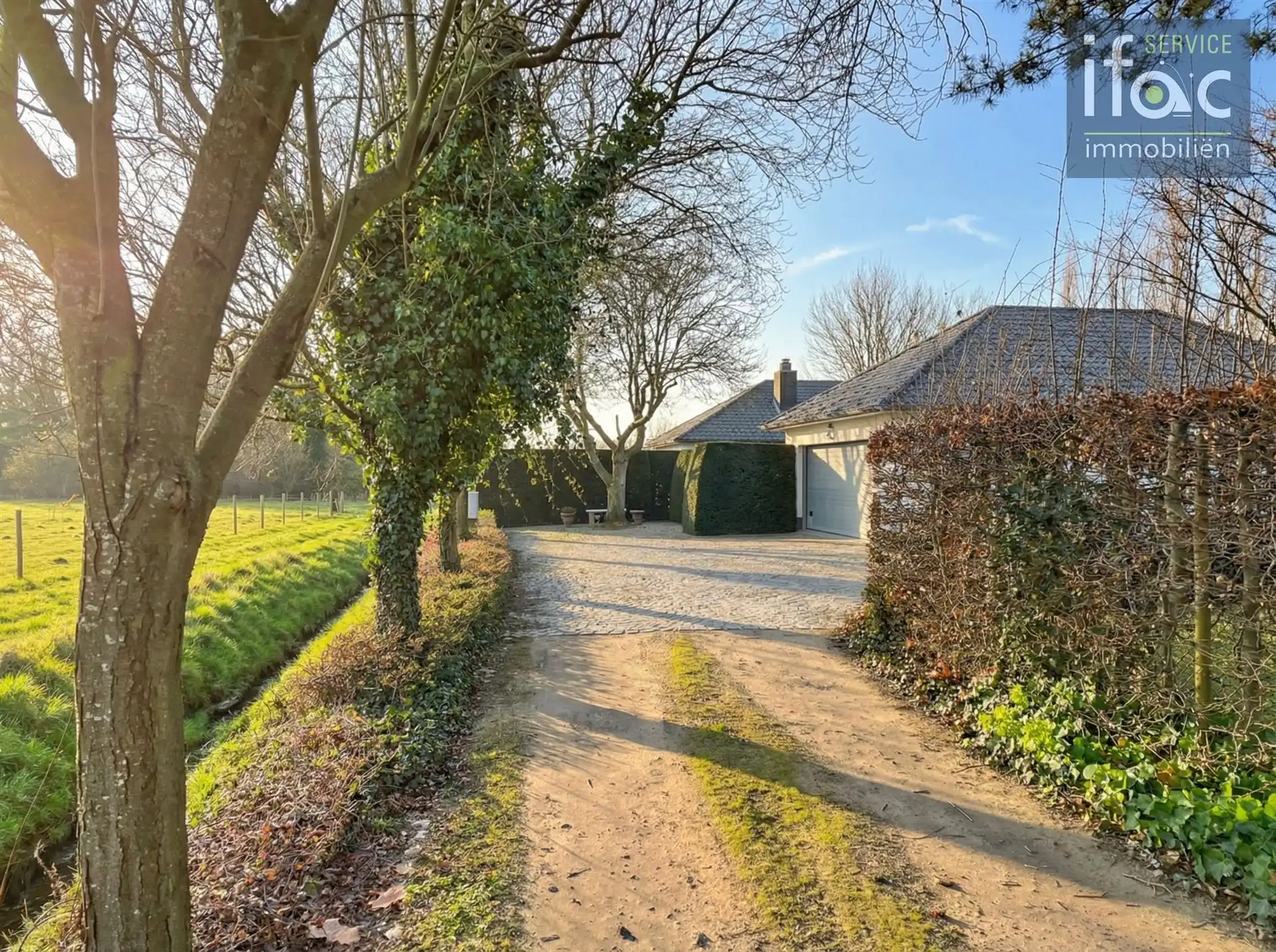Hoofdfoto van de publicatie: Uniek gelegen bungalow met prachtig zicht op 12a 23ca