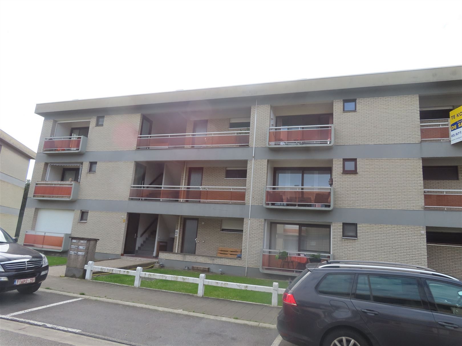 Instapklaar 2 slaapkamerappartement mét terras! foto 18