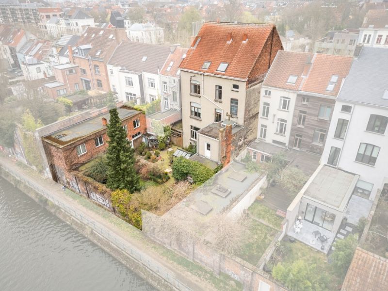--- NIEUW --- Prachtig gelegen, te renoveren herenhuis aan de Visserij! foto 4