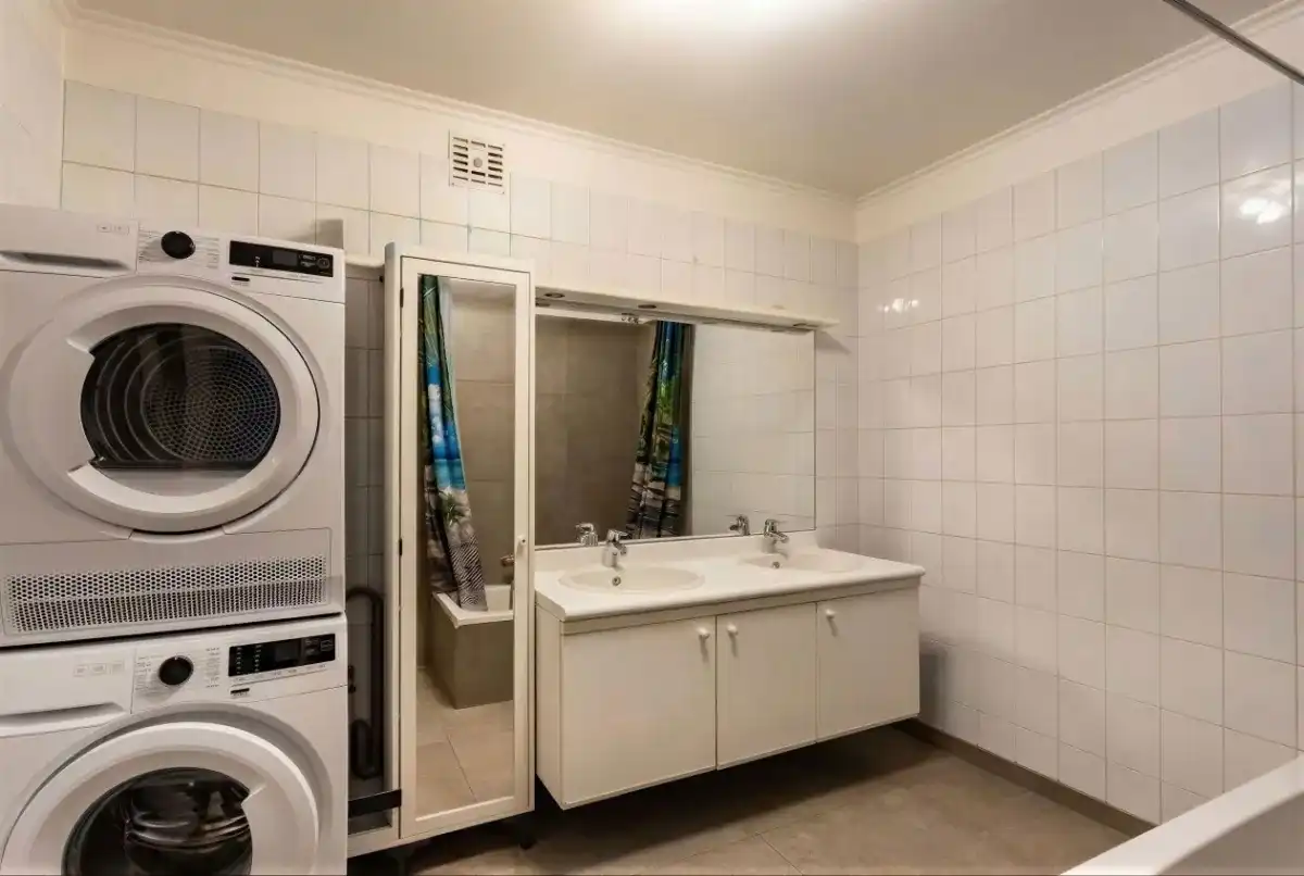 Ruim appartement met inbegrepen garage en ruime kelderberging foto 11