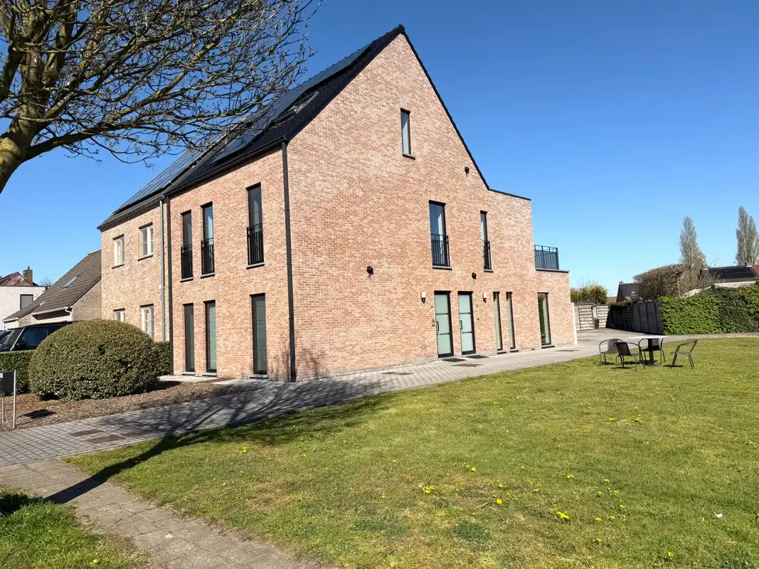 Stijlvol wonen in alle rust, vlakbij het hart van Schilde foto {{pictureIndex}}