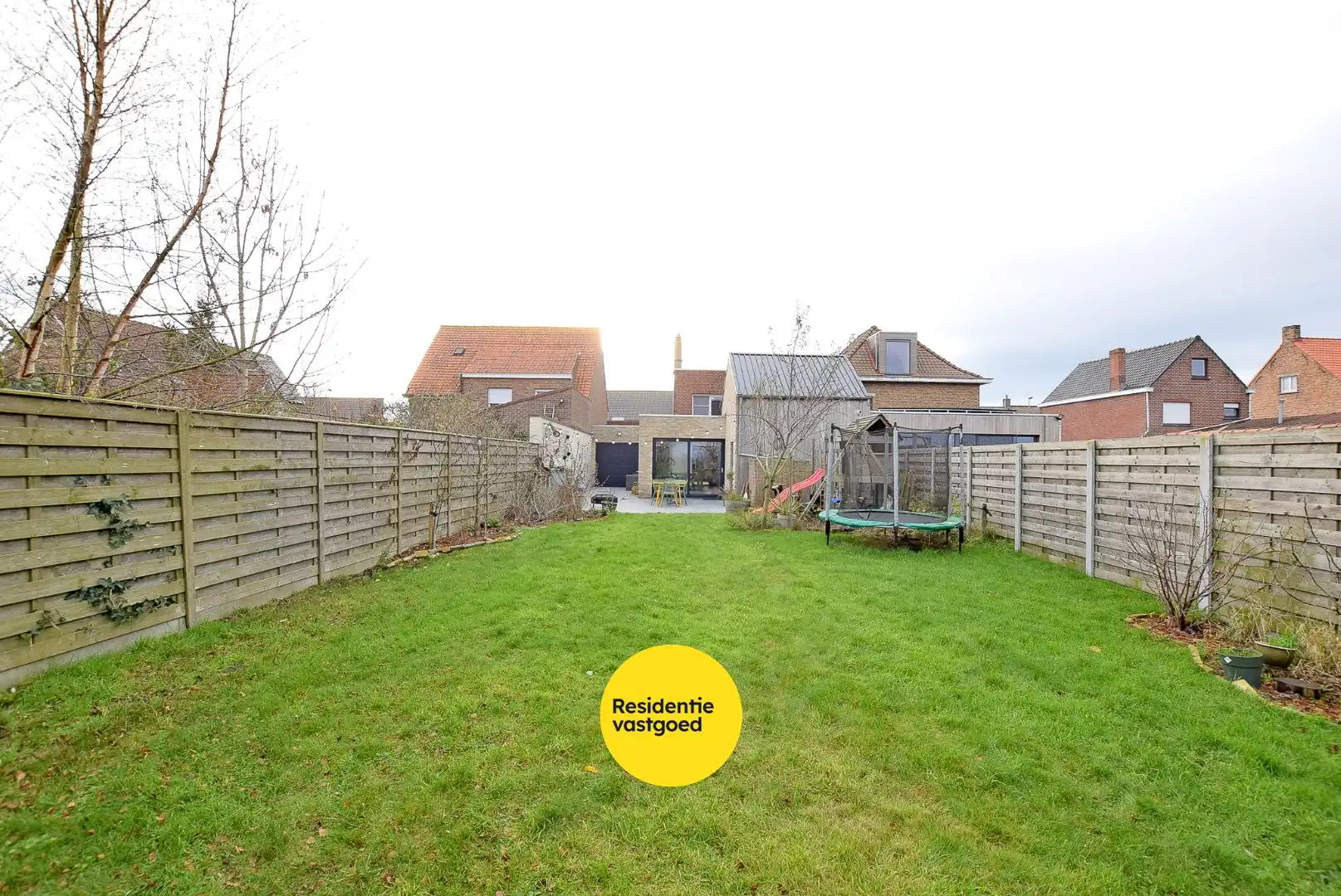 Rustig gelegen gerenoveerde woning op 470 m² te Leke met vergezichten en ruime garage. foto 11