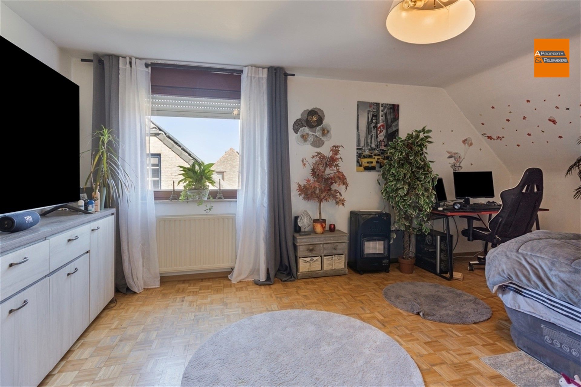 Ruime villa  met 5 slpk, garage en grote tuin foto 14