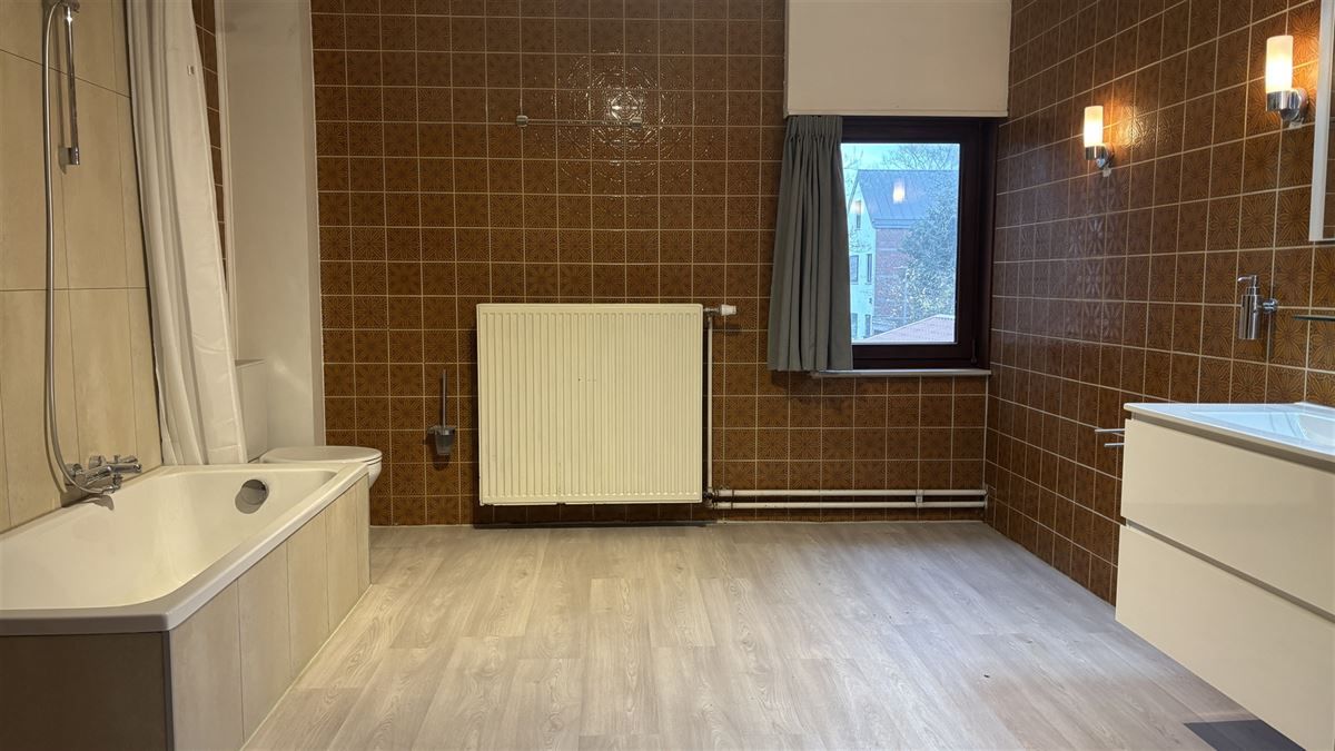 Zéér ruim gelijklvloers/duplexappartement foto 18