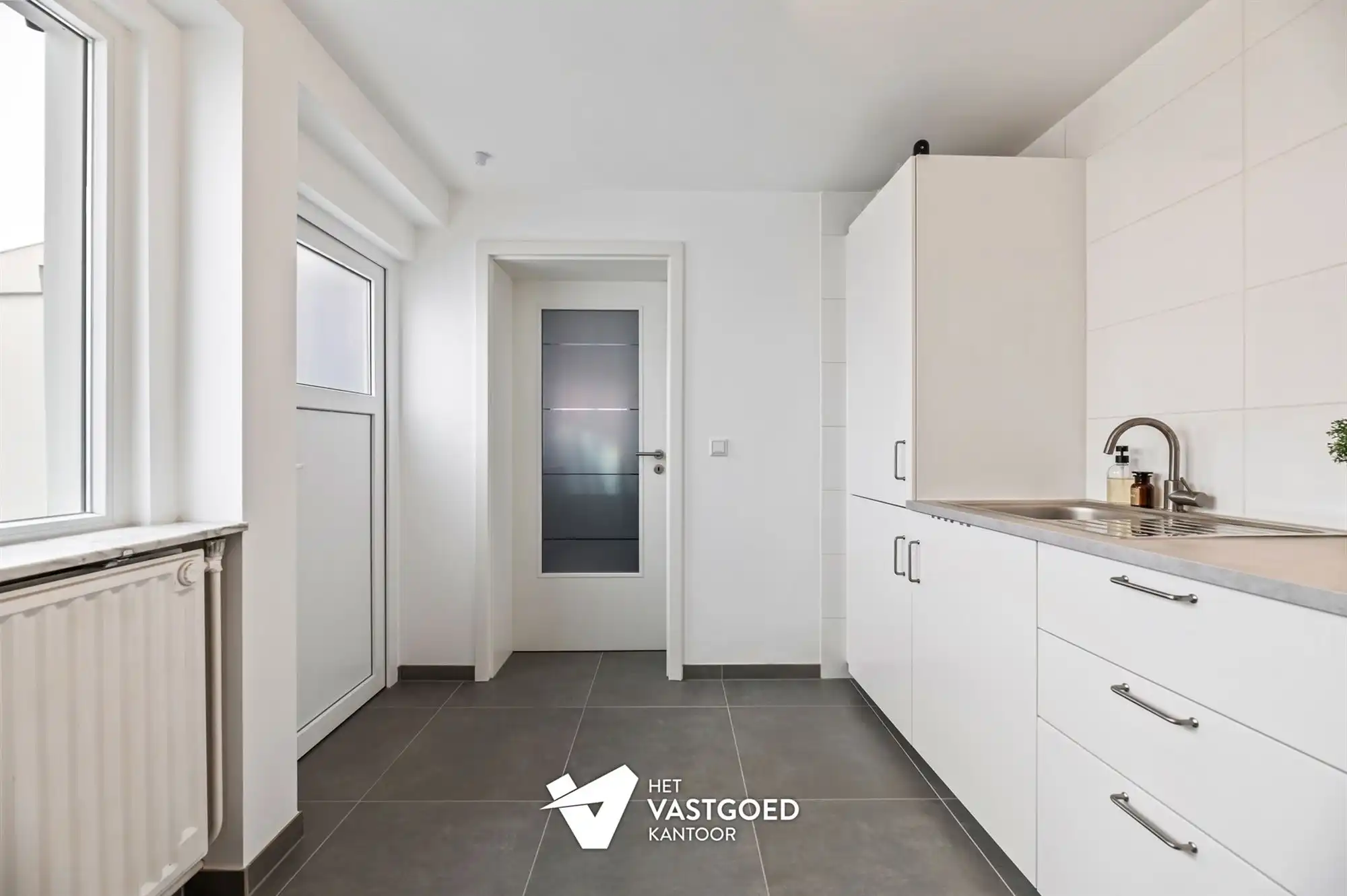 VOLLEDIG GERENOVEERDE WONING MET 3 SLAAPKAMERS VLAK BIJ BERINGEN-CENTRUM foto 11