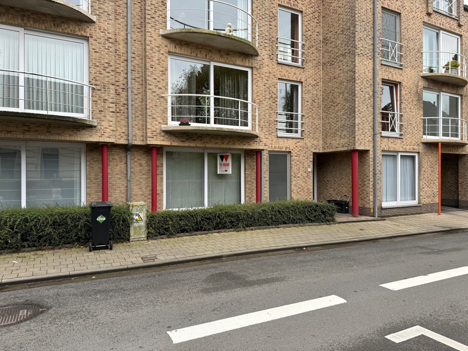 Te huur: 2 slaapkamer gelijkvloers appartement met garage foto 2