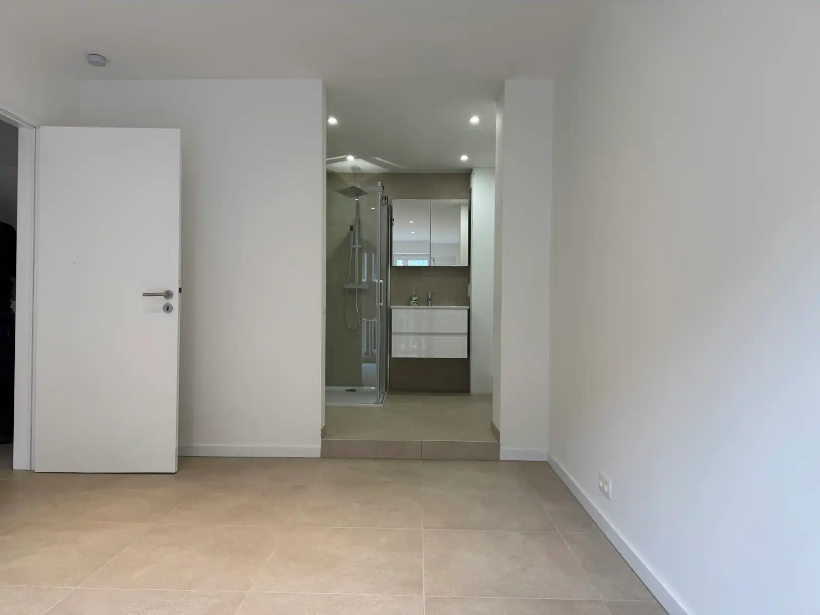 Nieuw gerenoveerd één slaapkamer app. + terras foto 10