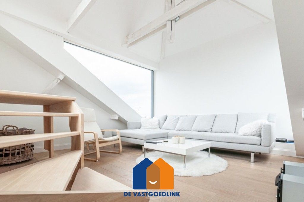 Bemeubelde loft met fenomenaal zicht over Gent foto {{pictureIndex}}
