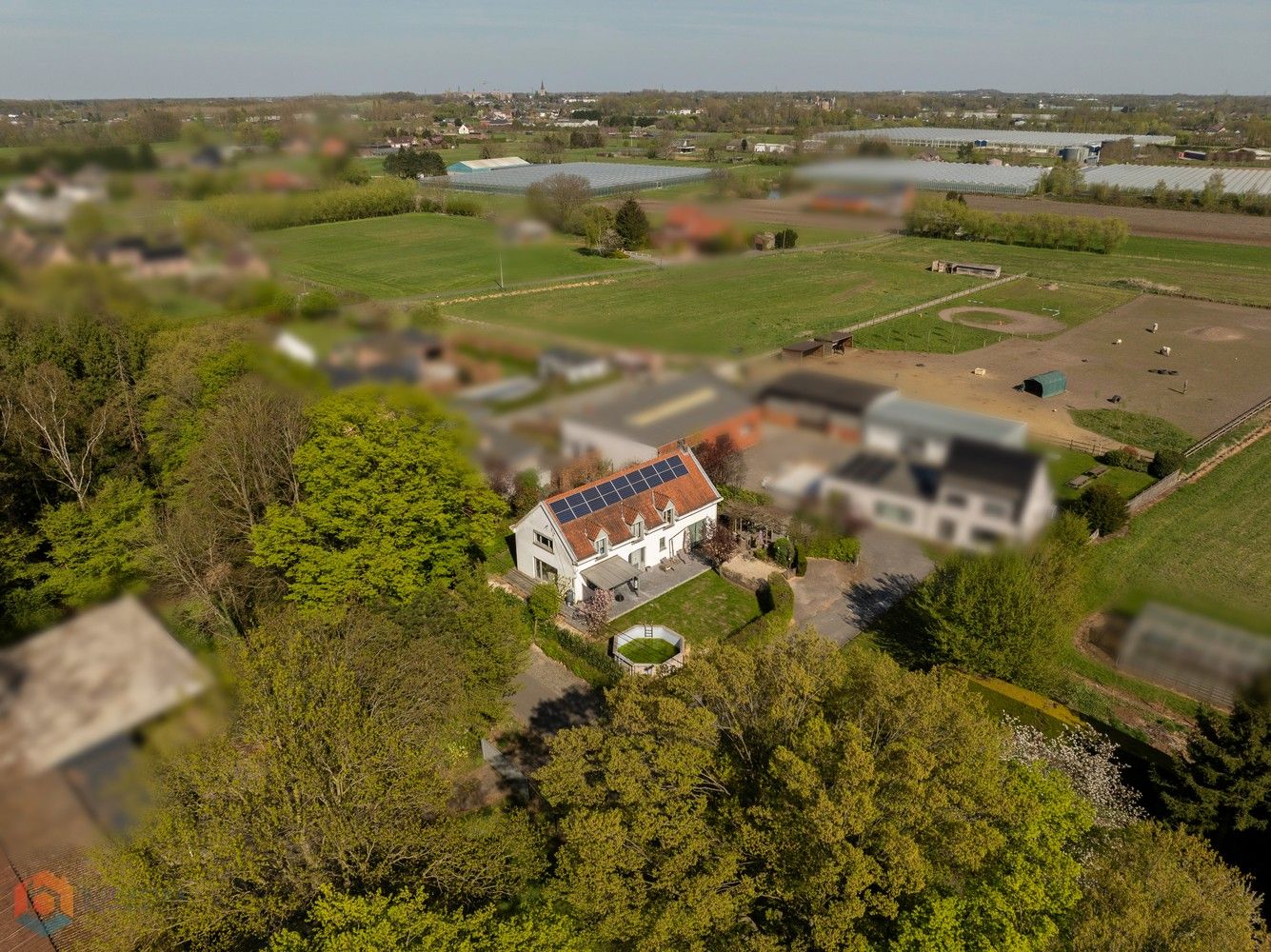 Instapklare woning met 4 slpkrs, tuin en zwembad te Sint-Katelijne-Waver foto {{pictureIndex}}