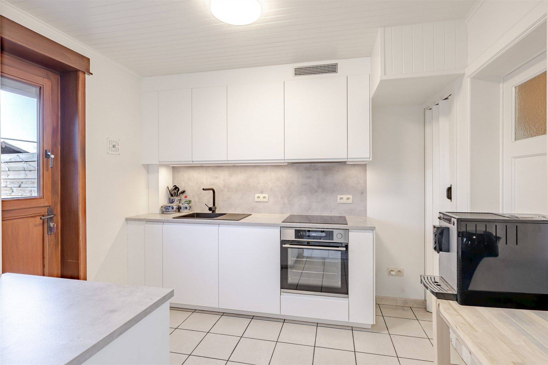 Instapklare woning met 2 slks, tuin en achteruitweg foto 7