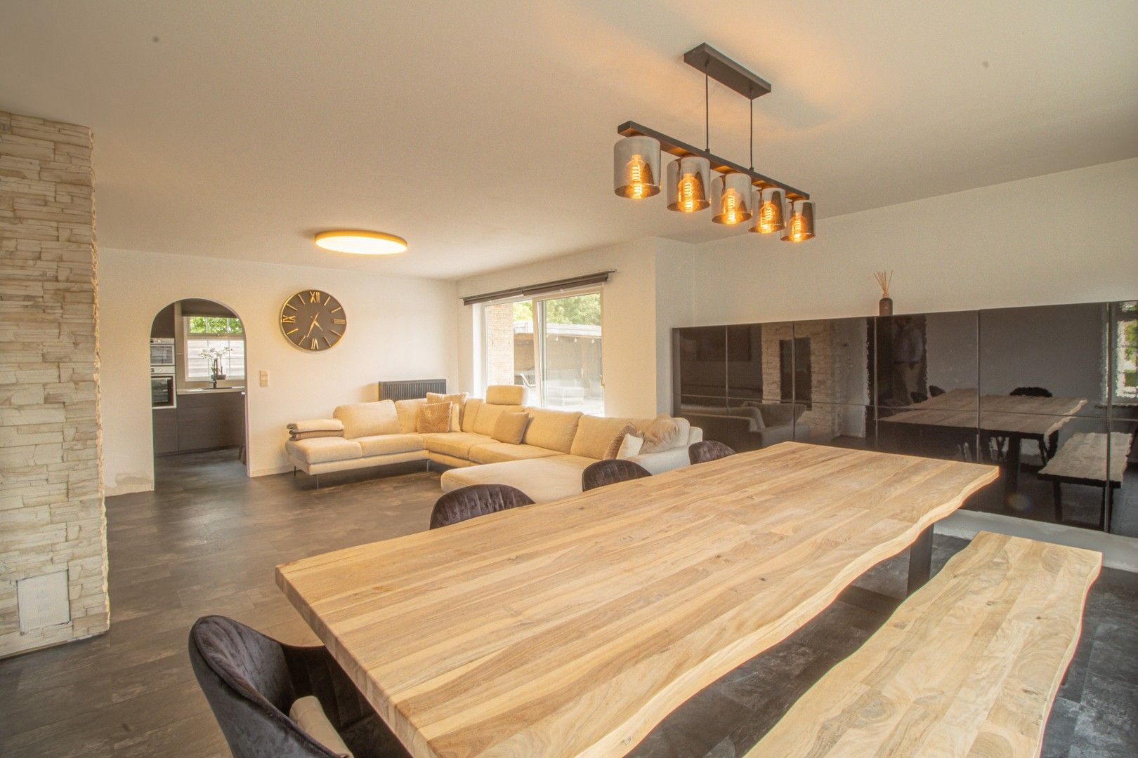 Vrijstaande, instapklare bungalow in een rustige woonwijk foto 4