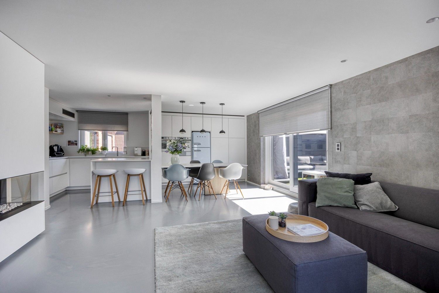 Ruim en instapklaar appartement met terras, garage en 3 slaapkamers in hartje As foto {{pictureIndex}}