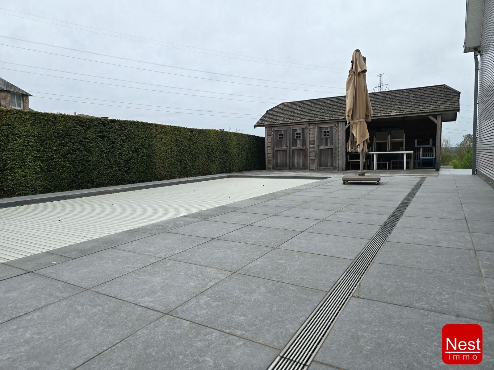 Polyvalente villa met  zeer grote loods foto 3