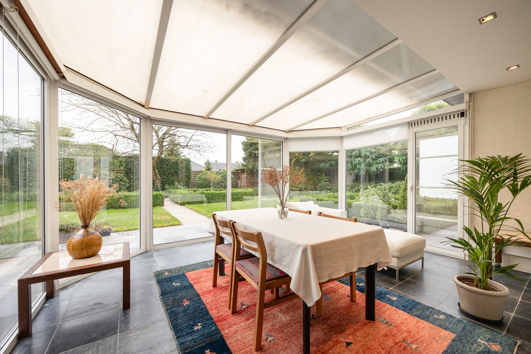 Een laagbouwwoning met 3 slaapkamers op een perceel van 880m². foto 4