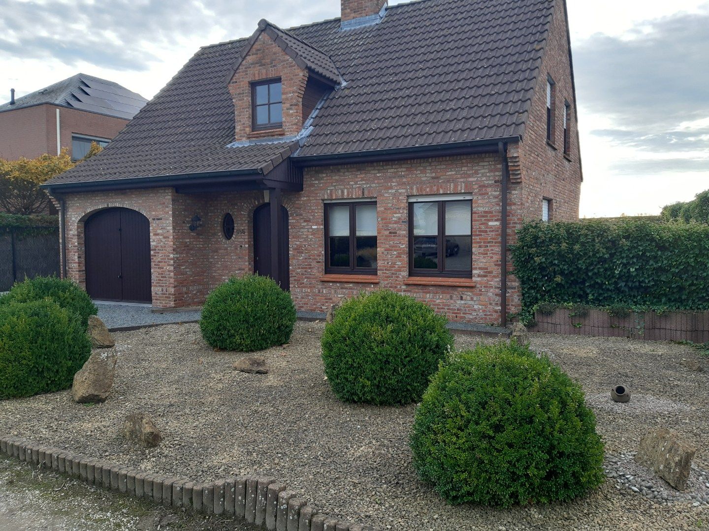 Tijdloze eigendom met tuin (Open Bebouwing). foto {{pictureIndex}}