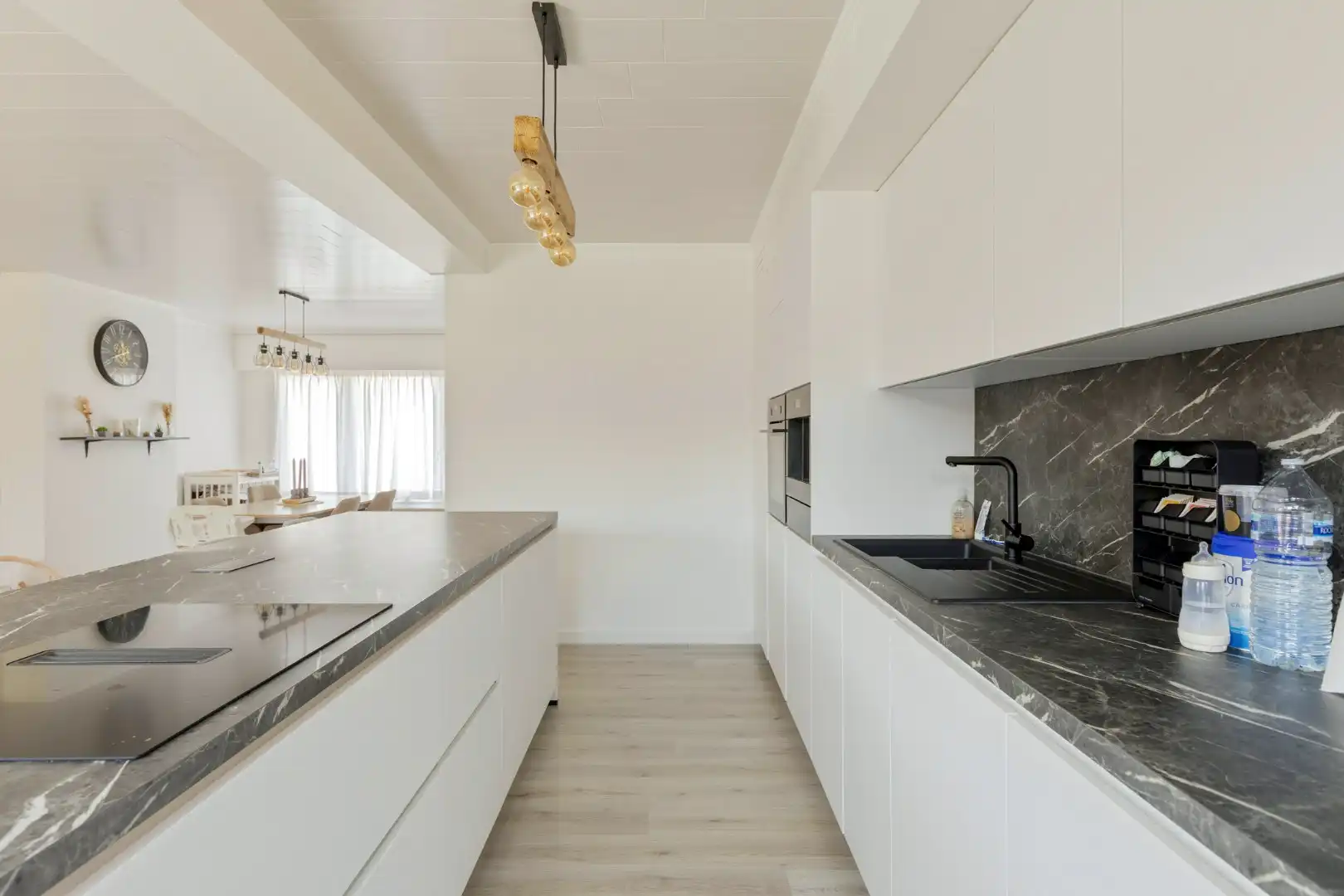 Instapklare, gerenoveerde gezinswoning met 3 slaapkamers op topligging in Meulebeke foto 6