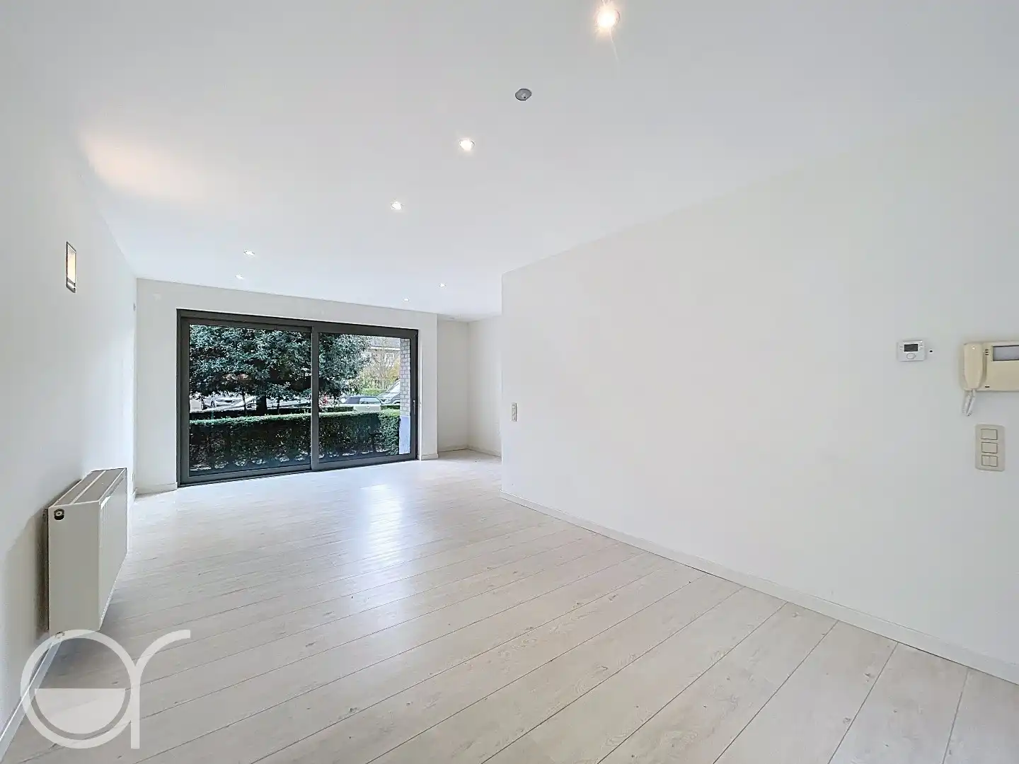 Ruim gelijkvloers appartement met twee slaapkamers, grote tuin én garagebox foto 4