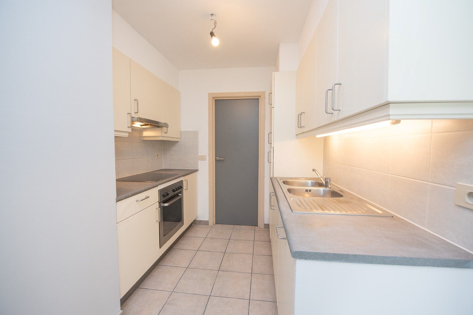 Ruim lichtrijk appartement met 2 slaapkamers en garage te Olsene. foto 8