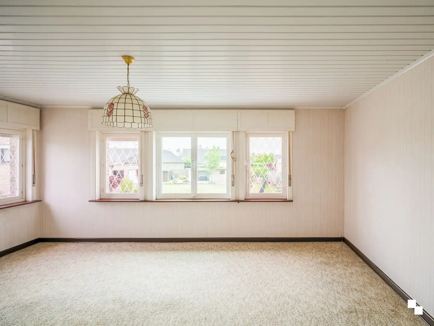 Ruime, te renoveren woning in het mooie Asper foto 11