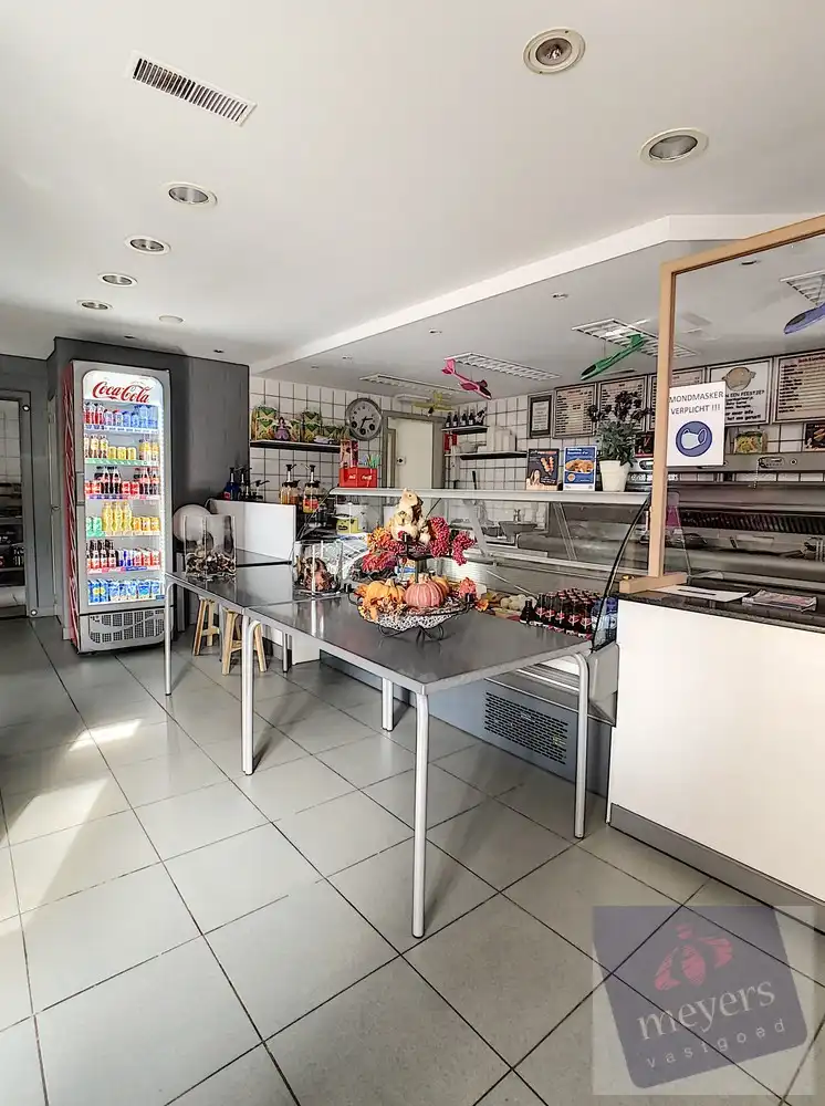 Handelsruimte met woonst op topligging in Koersel foto 4