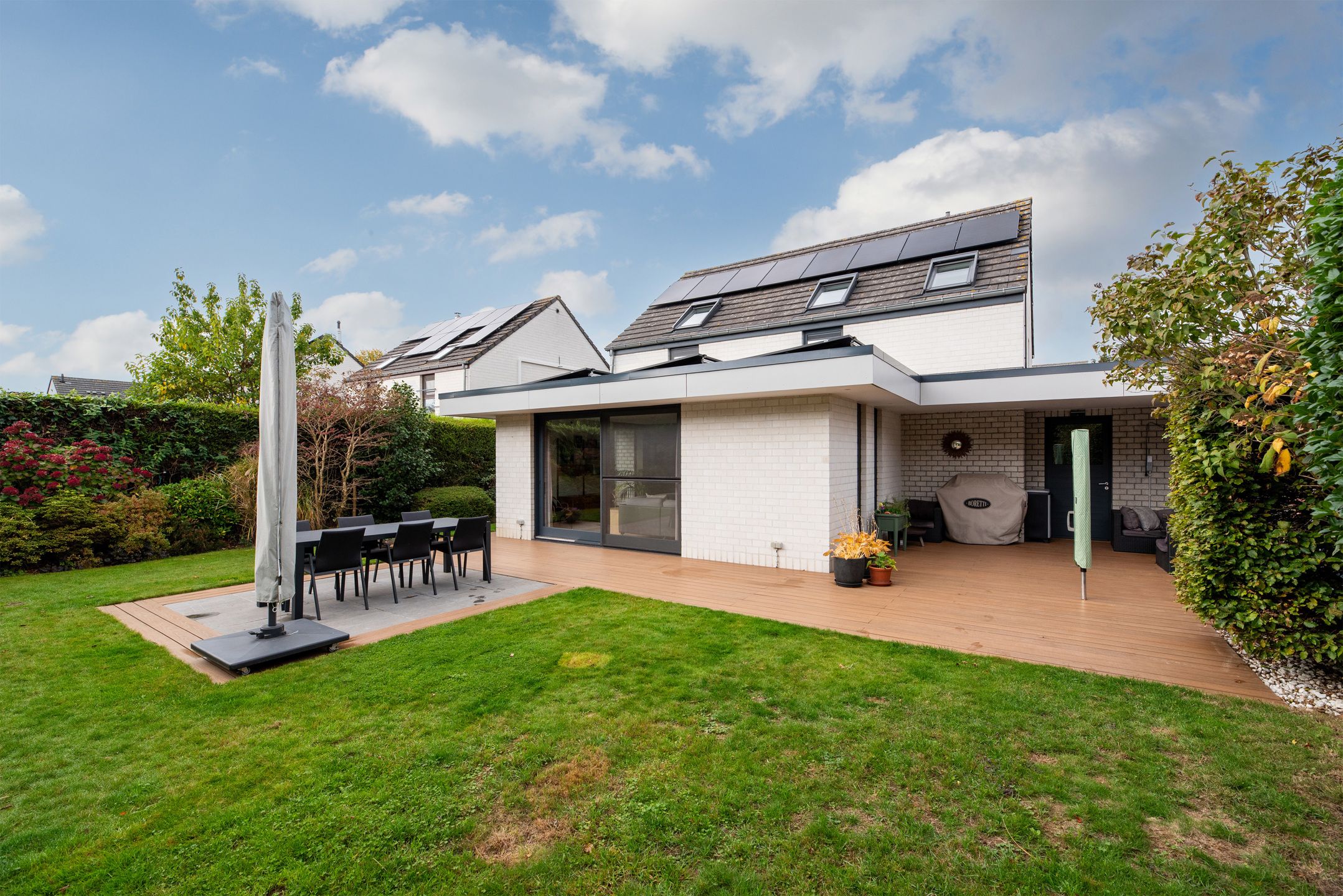 Rustig gelegen, energiezuinige woning met 4 slaapkamers op 473 m². foto 3
