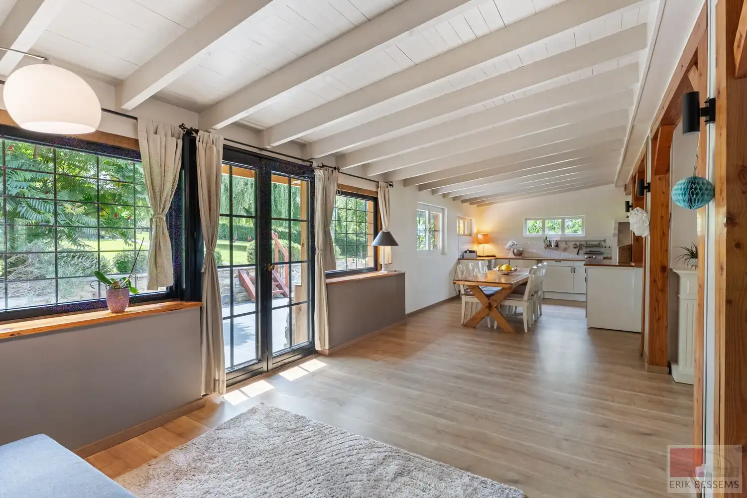 Prachtig gerenoveerde woning/landhuis (van 2011 t.e.m. 2025) gelegen op een ruim perceel van maar liefst circa 6000m2 foto 13