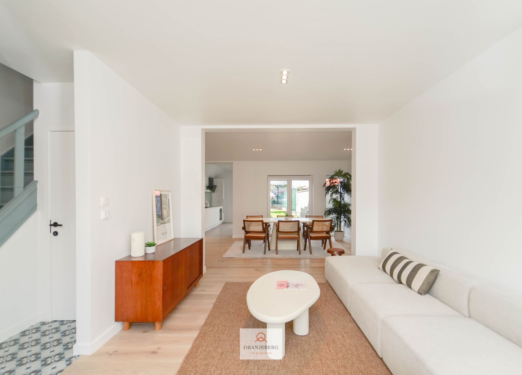 Volledig gerenoveerde woning met zonnige tuin in het hart van Merelbeke Flora foto {{pictureIndex}}