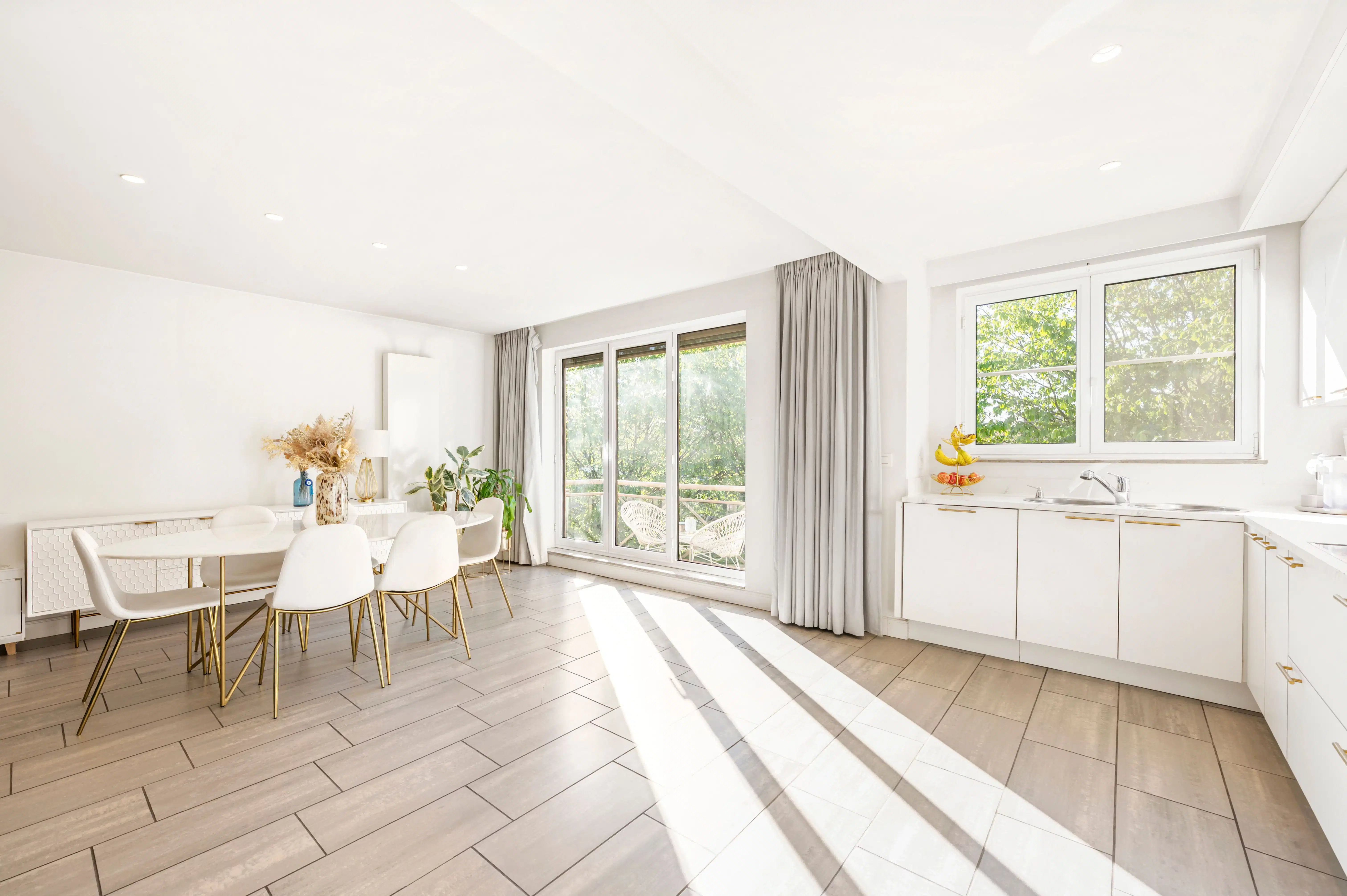 Instapklaar appartement met zonnig terras en garagebox in Brasschaat! foto 3
