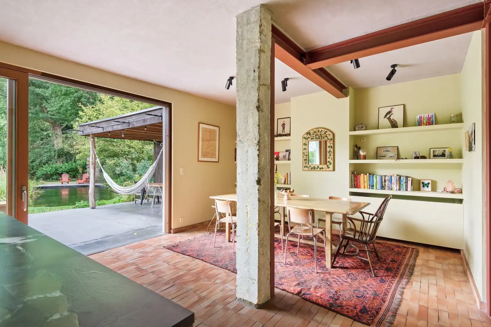 Stijlvolle, vrijstaande villa met zonnige tuin en zwemvijver foto 9