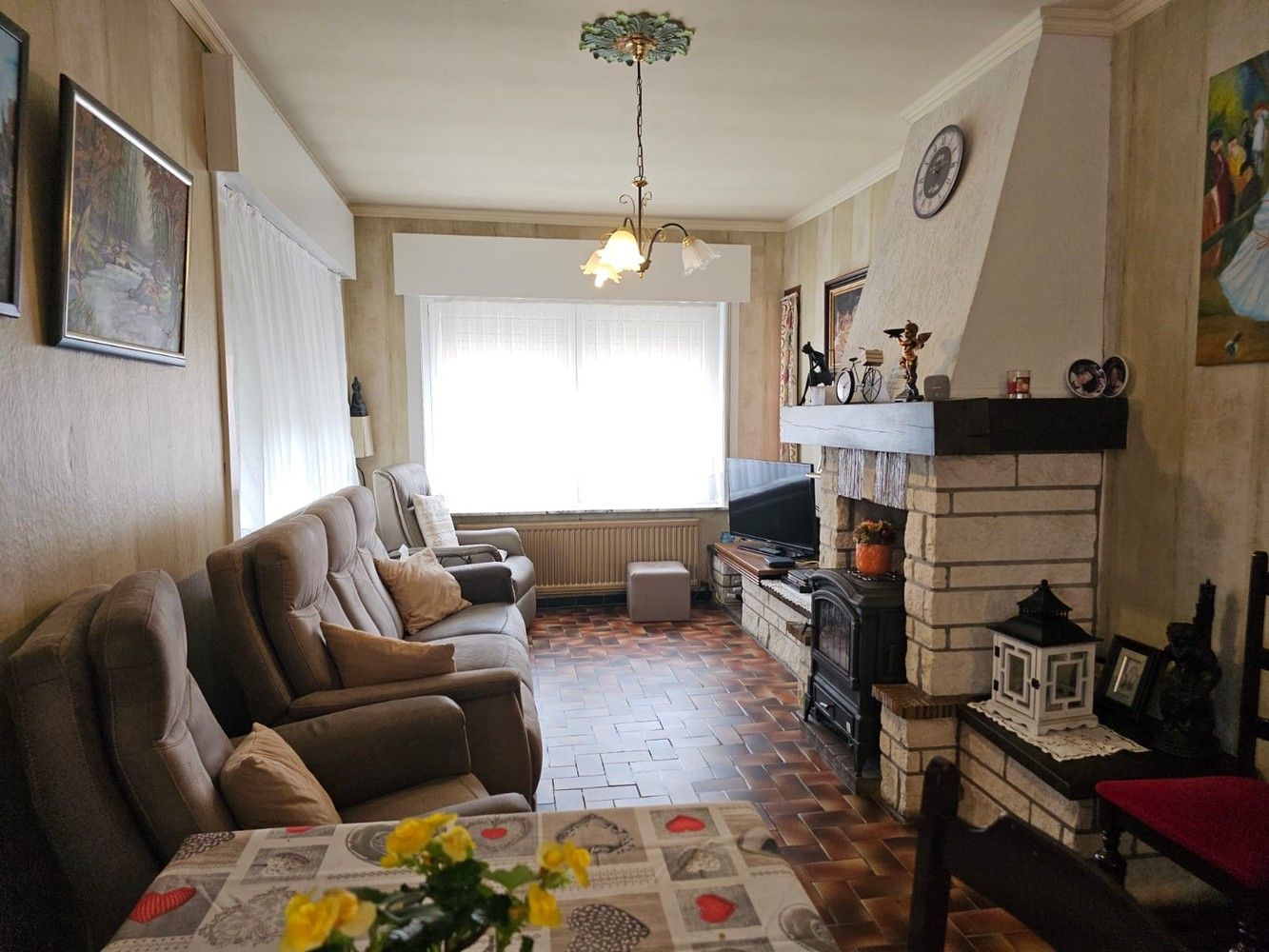 Ruime, solide woning met grote kelder, terras en tuin foto 9