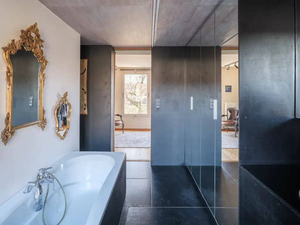 Een bijzondere woning die zich onderscheidt door haar architectuur, ruimtelijkheid en unieke tuin. foto 14