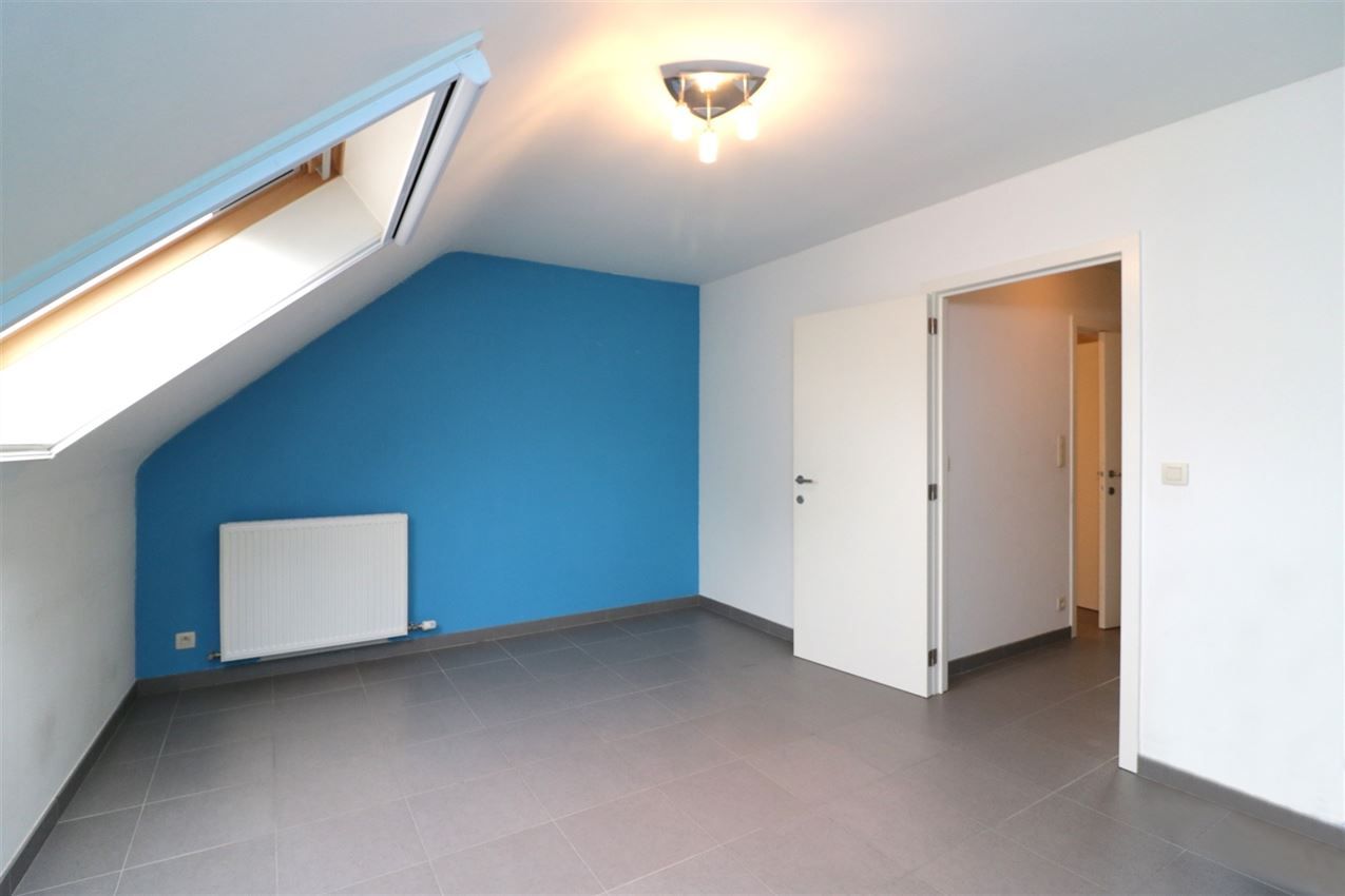 Duplex-appartement met 2 slpk., terras, autostaanplaats in centrum foto 21