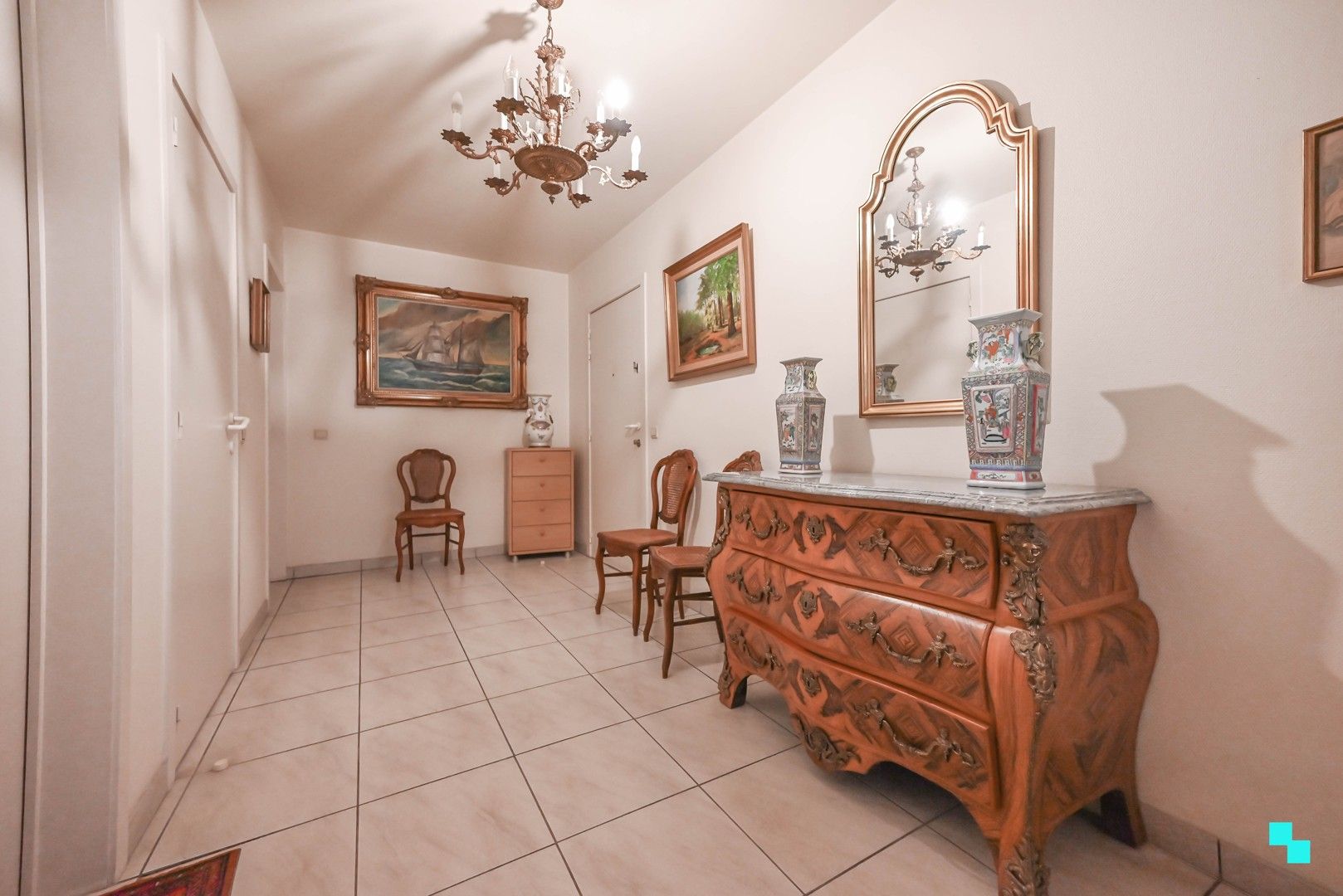 Ruim en instapklaar tweeslaapkamer appartement in hartje Izegem foto 16