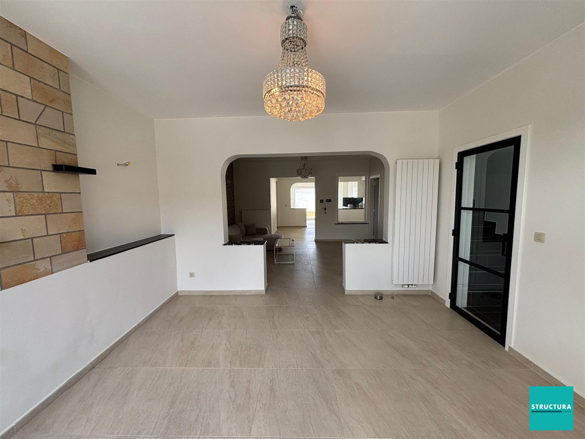 Volledig gerenoveerde, ruime woning met vlotte bereikbaarheid! foto 4