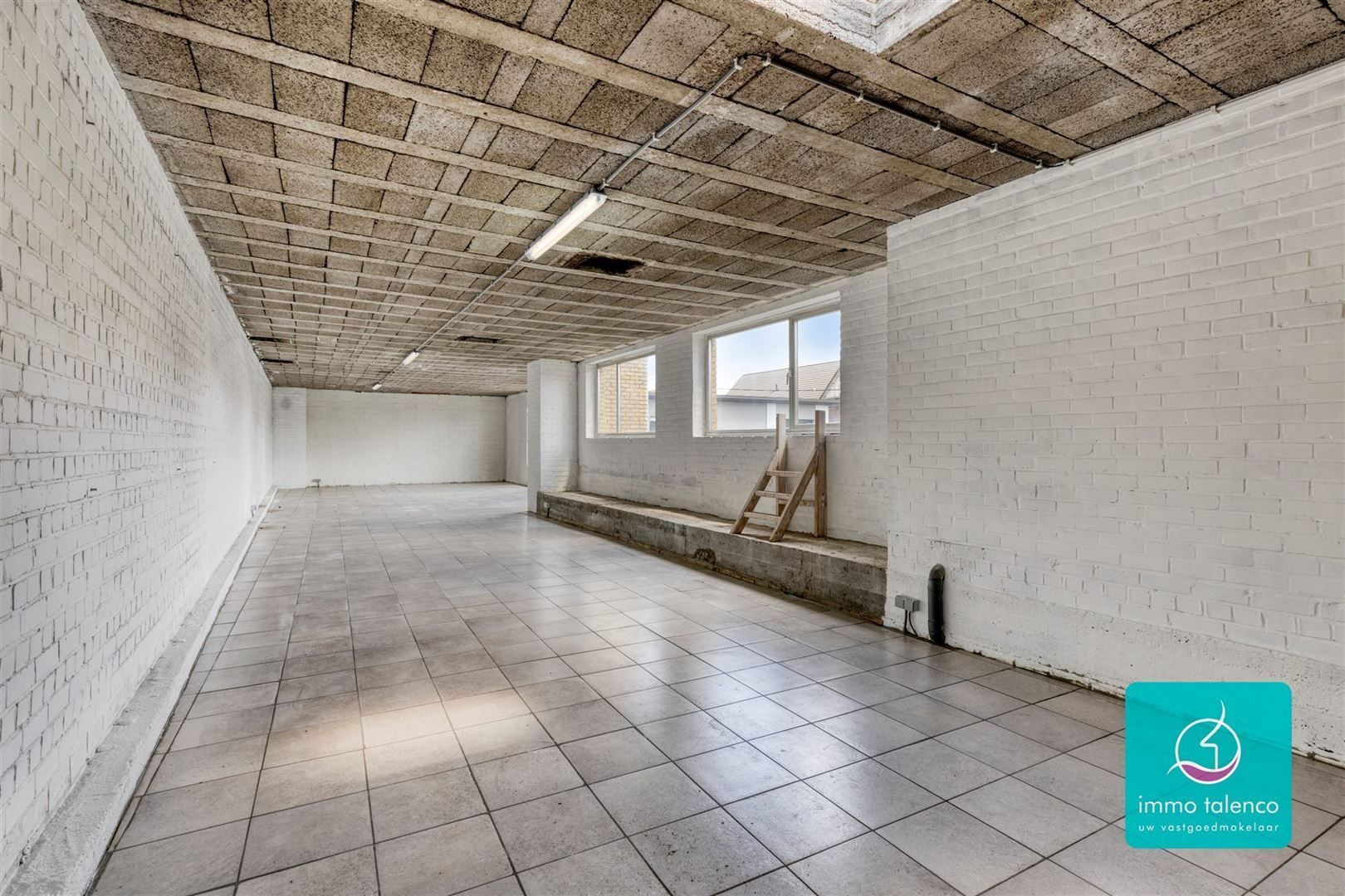 Showroom / loods / kantoorruimte / winkel op 6 a 15 ca - 565 m² foto 20