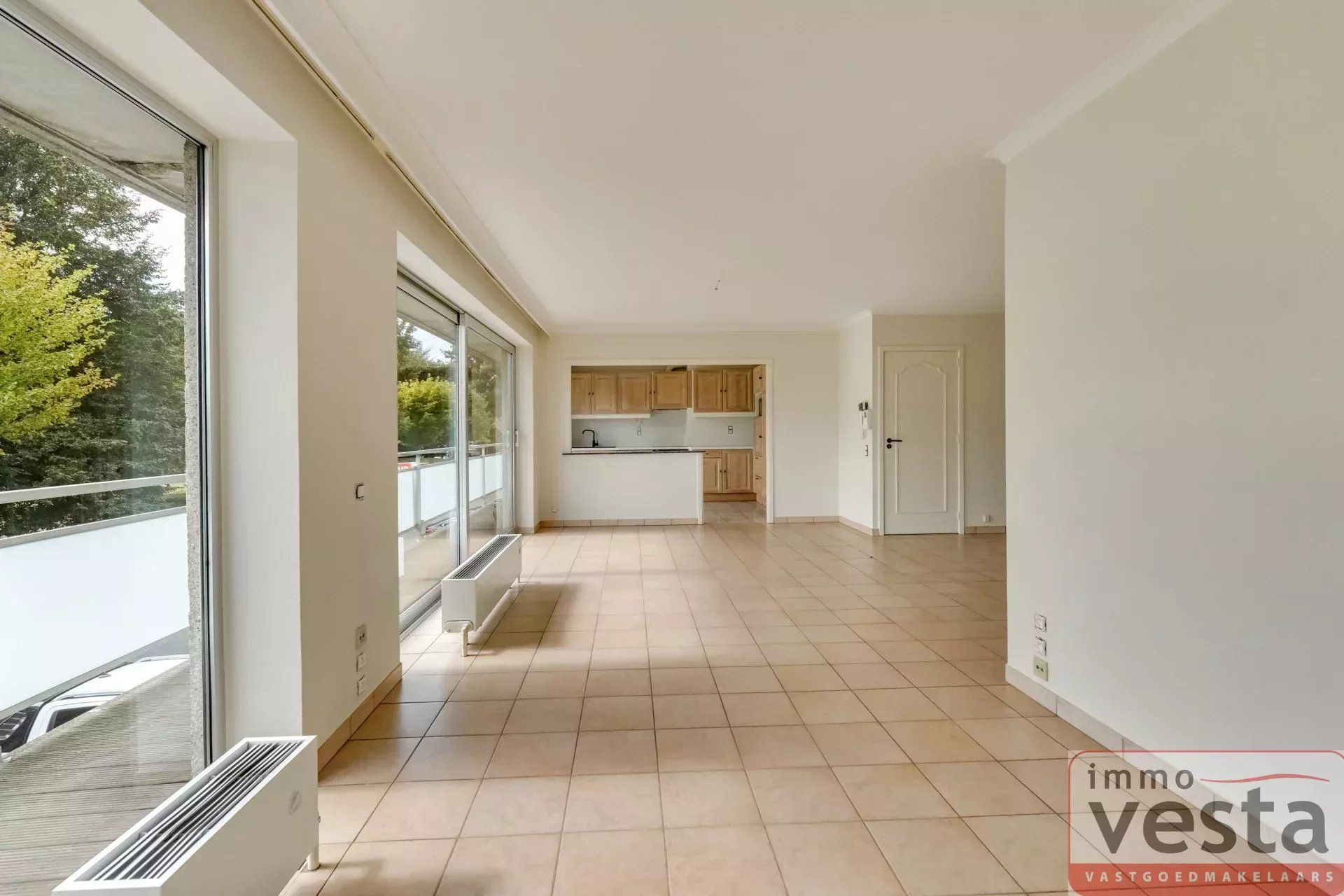 Te huur: opgeknapt appartement met 2 slaapkamers, autostaanplaats en berging foto 3