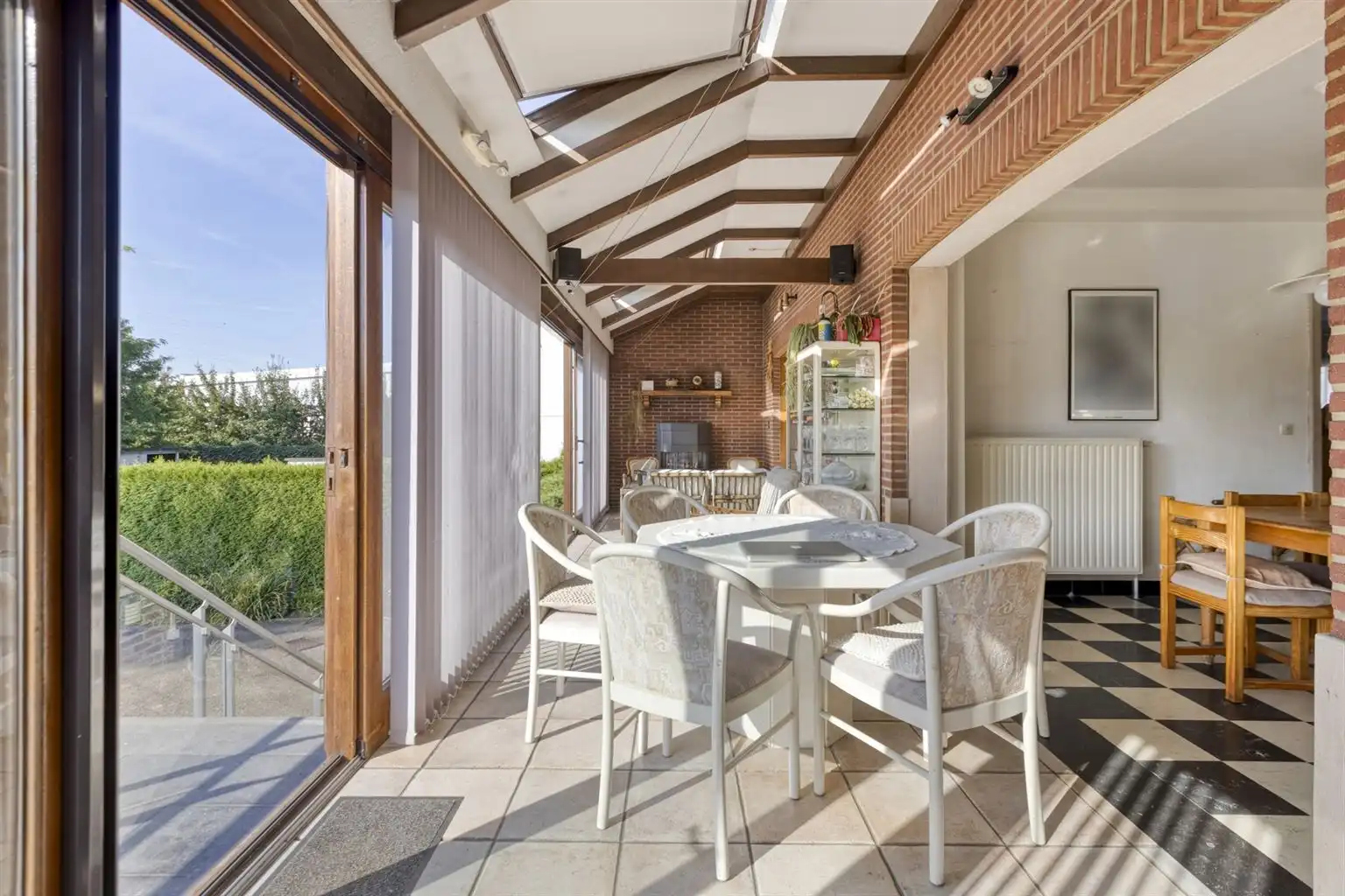 Karaktervolle, vrijstaande woning met 4 slaapkamers, veranda, dubbele garage, volledig onderkelderd op een perceel van 17a48ca, centraal gelegen bij het centrum. foto 13