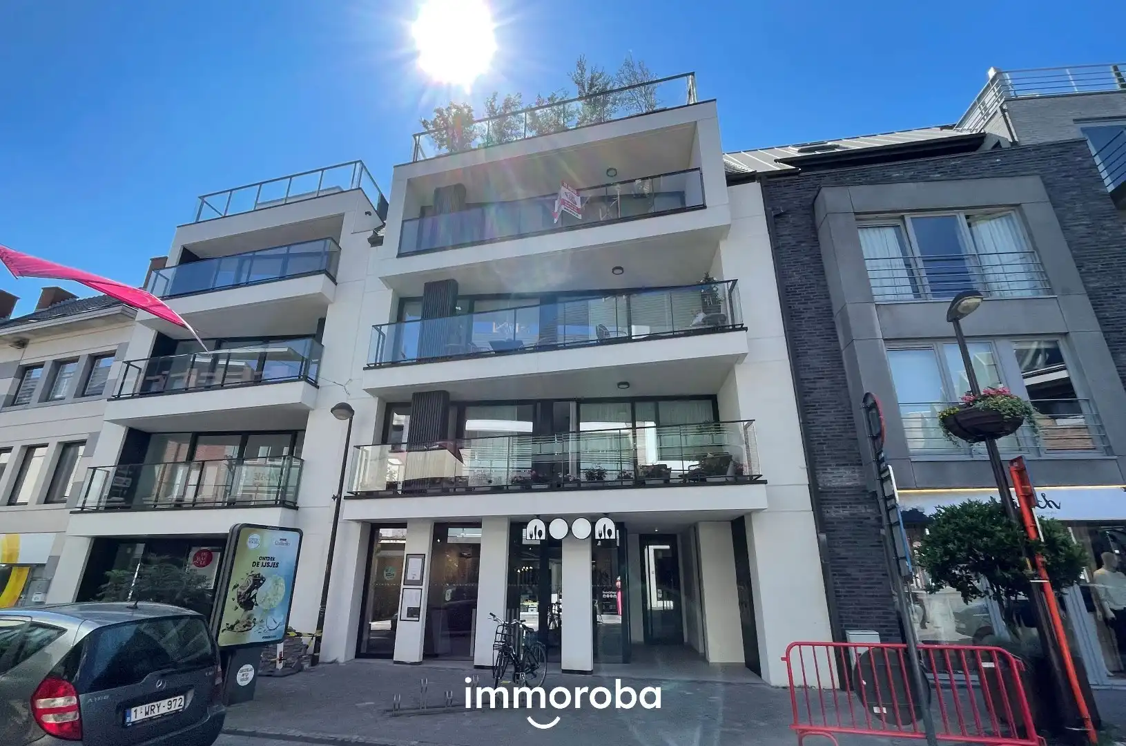 Recent appartement op topligging  TE HUUR in centrum Waregem! foto {{pictureIndex}}