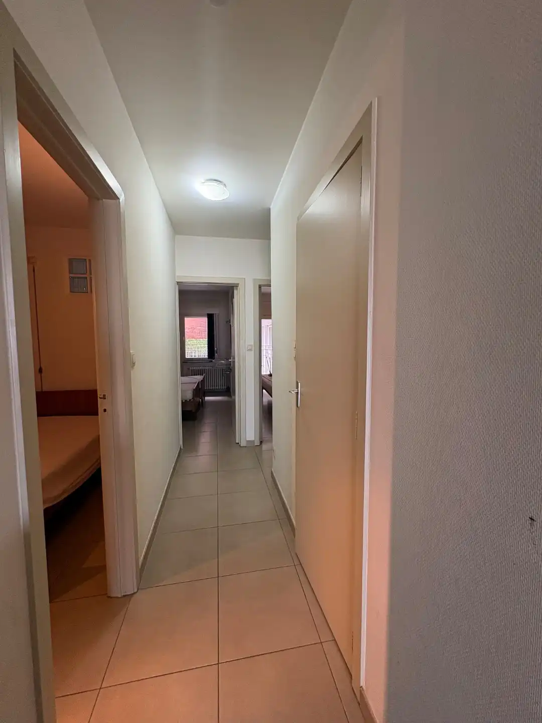 Gelijkvloers appartement te koop op de zeedijk van Koksijde foto 11