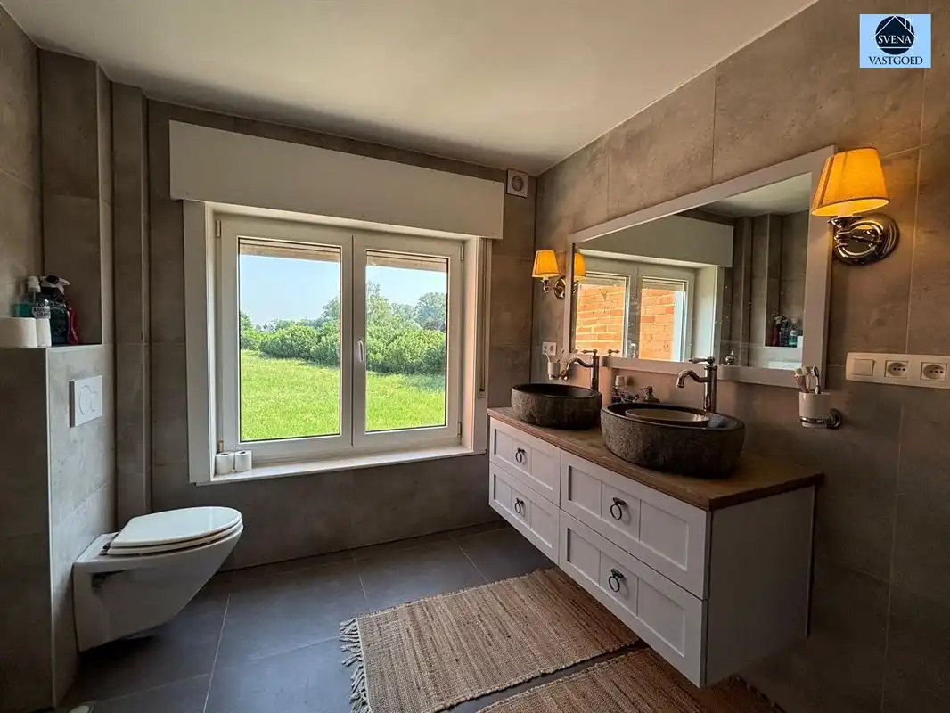 VERNIEUWDE WONING MET 4 SLAAPKAMERS EN TUIN  foto 9
