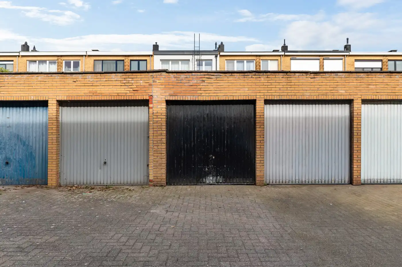 Keurig gerenoveerd, gelijkvloers appt. met 2 slpk., terrasje en garagebox foto 16