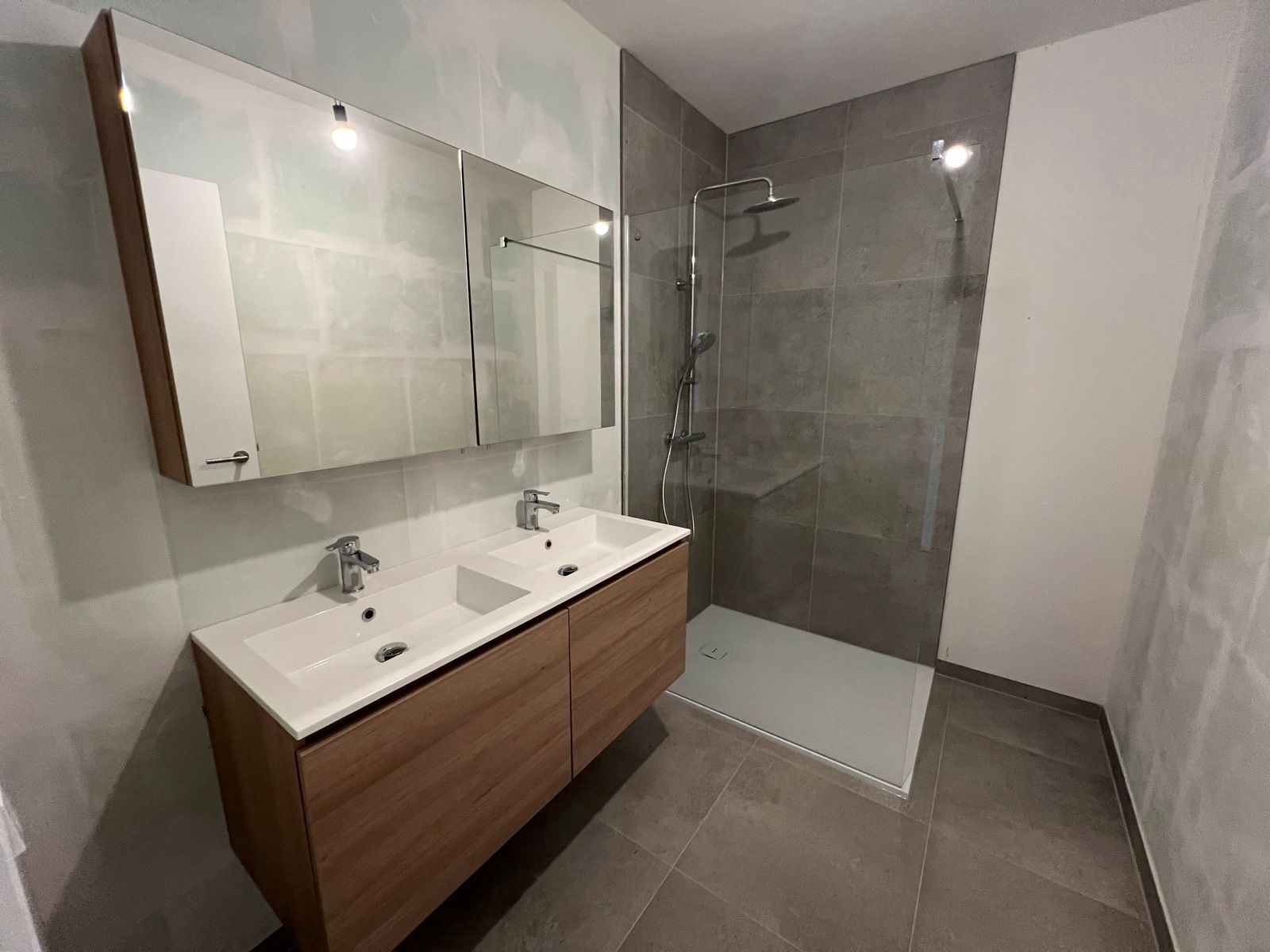 LAATSTE nieuwbouwapp met 2 slpk en terras op TOPLOCATIE! foto 9