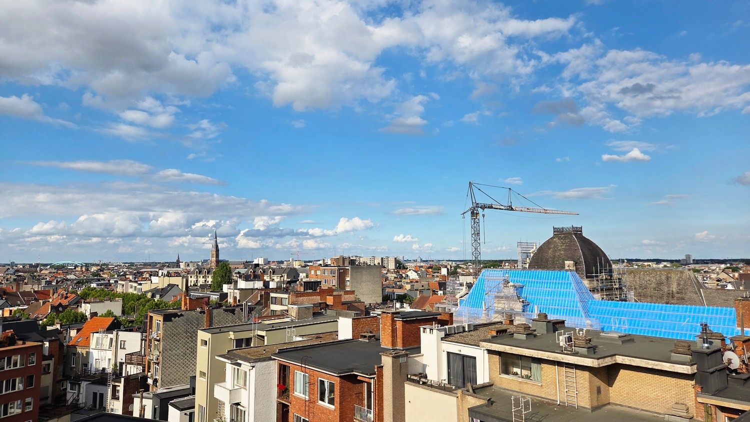 Te renoveren 3 slaapkamer appartement met prachtig uitzicht op de kathedraal in centrum Antwerpen! foto 3